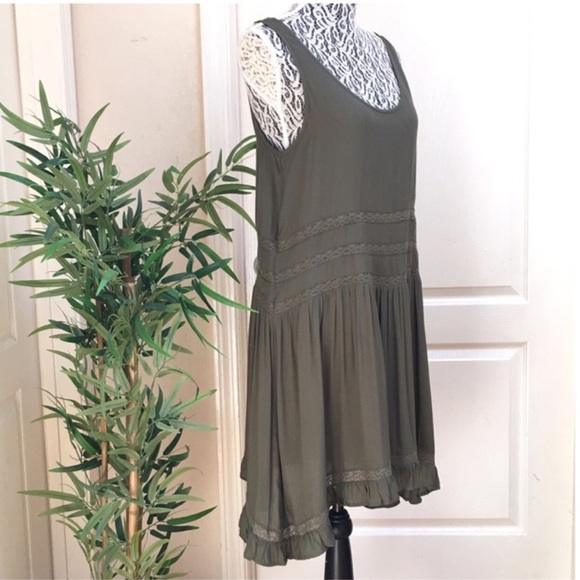 ON THE ROAD Ruffled Asymmetrical Lace Trim Sleeveless Cami Slip Mini
Dress - Picture 3 of 5